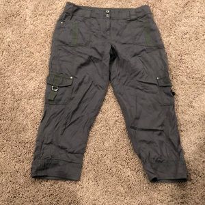 🟣White House Black Market Capris size 4🟣